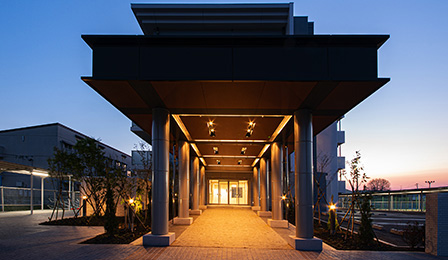 Entrance
Night view